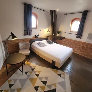 studio-typique-toulousain-capitole.midi-pyreneeshotels.com/